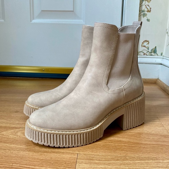 DV by Dolce Vita Darcel Lug Danda Chelsea Chunky Ankle Boot Stone Women’s Size 8 - Picture 3 of 14